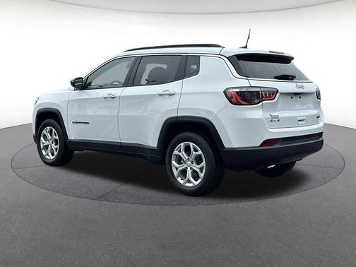 Bright White Clearcoat 2024 Jeep Compass Latitude