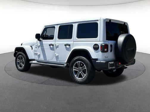 Bright White Clearcoat 2023 Jeep Wrangler 4-Door Sahara 4x4
