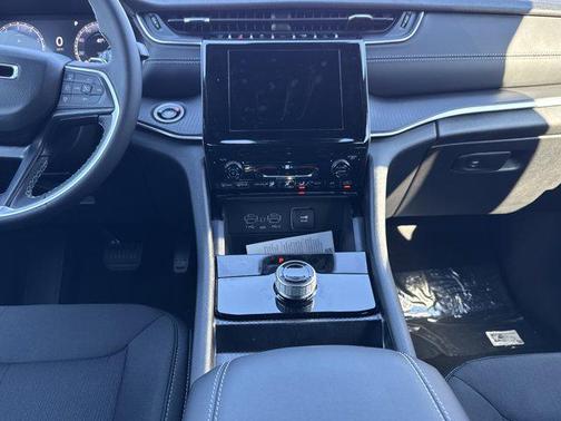Silver Zynith 2025 Jeep Grand Cherokee L Laredo