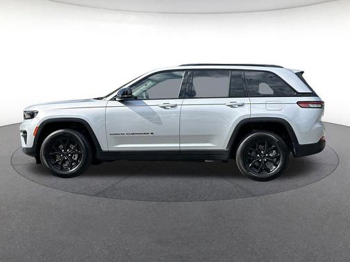 Silver Zynith 2025 Jeep Grand Cherokee Altitude