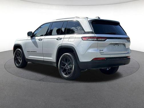 Silver Zynith 2025 Jeep Grand Cherokee Altitude