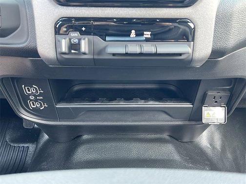 2025 RAM 2500 Tradesman Crew Cab 4x4 6'4' Box