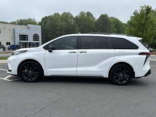 Ice 2025 Toyota Sienna XSE 7 Passenger
