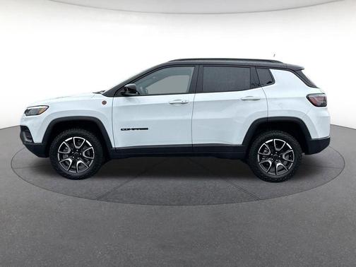 Bright White Clearcoat 2025 Jeep Compass Trailhawk