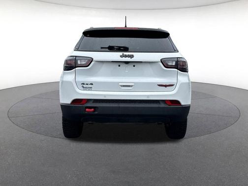 Bright White Clearcoat 2025 Jeep Compass Trailhawk