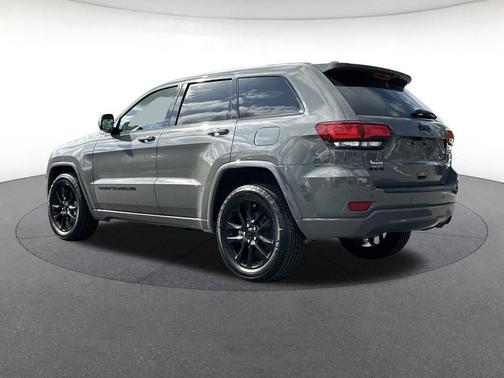 Sting-Gray Clearcoat 2022 Jeep Grand Cherokee Laredo