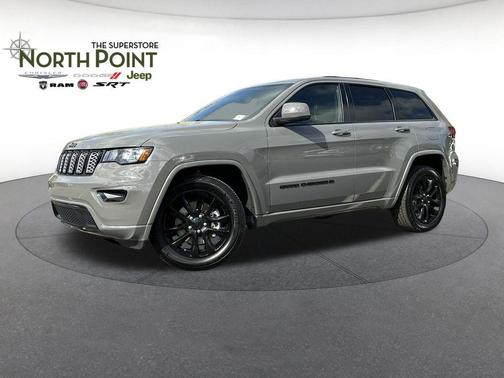 Sting-Gray Clearcoat 2022 Jeep Grand Cherokee Laredo
