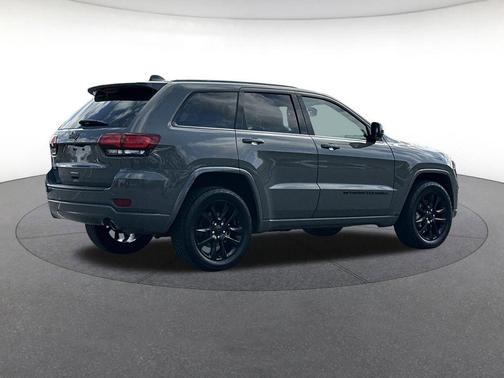 Sting-Gray Clearcoat 2022 Jeep Grand Cherokee Laredo