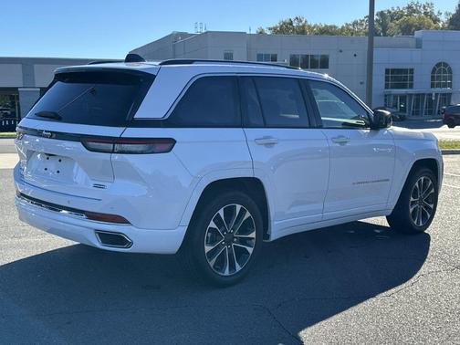 Bright White Clearcoat 2023 Jeep Grand Cherokee Overland