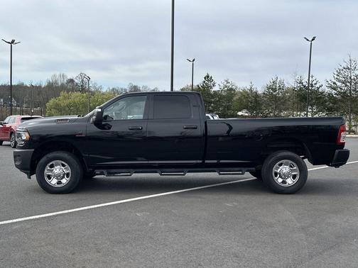 2024 RAM 3500 Tradesman Crew Cab 4x4 8' Box