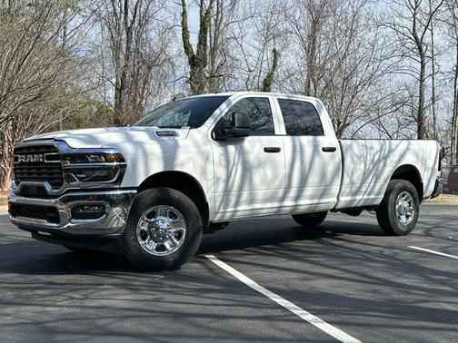 2026 RAM 2500 Tradesman Crew Cab 4x2 8' Box