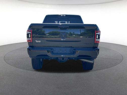 Diamond Black Crystal Pearlcoat 2024 RAM 2500 Laramie Crew Cab 4x4 6'4' Box