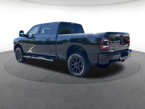 Diamond Black Crystal Pearlcoat 2024 RAM 2500 Laramie Crew Cab 4x4 6'4' Box