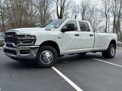 2026 RAM 3500 Tradesman Crew Cab 4x2 8' Box