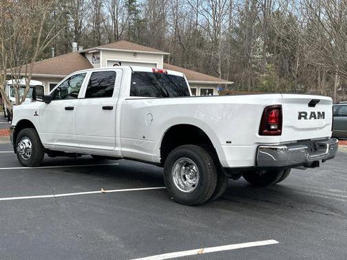 2026 RAM 3500 Tradesman Crew Cab 4x2 8' Box