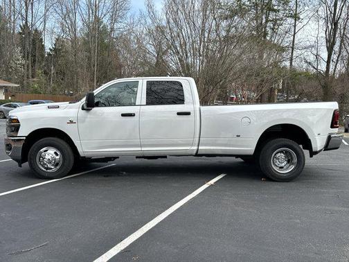 2026 RAM 3500 Tradesman Crew Cab 4x2 8' Box