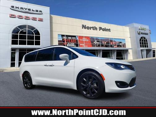 Photo 1 of 3 of 2020 Chrysler Pacifica Touring