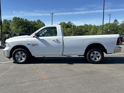 Bright White Clearcoat 2019 RAM 1500 SLT