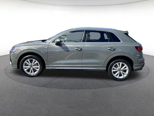 Mythos Black Metallic 2025 Audi Q3 Premium 45 TFSI S line quattro Tiptronic