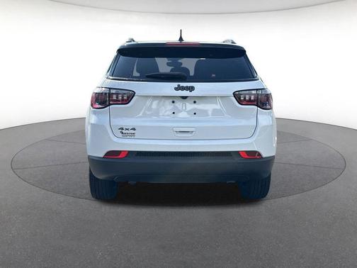 Bright White Clearcoat 2024 Jeep Compass Latitude