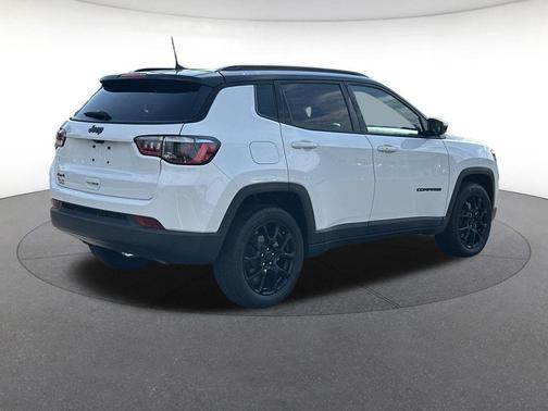 Bright White Clearcoat 2024 Jeep Compass Latitude