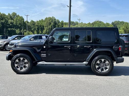 Black Clearcoat 2018 Jeep Wrangler Unlimited Sahara