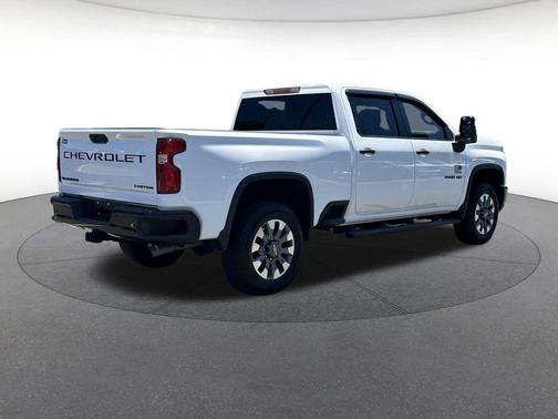Summit White 2024 Chevrolet Silverado 2500 Custom