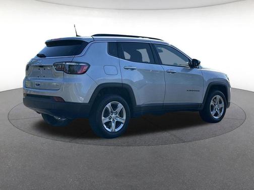 Silver Zynith Metallic Clearcoat 2024 Jeep Compass Latitude
