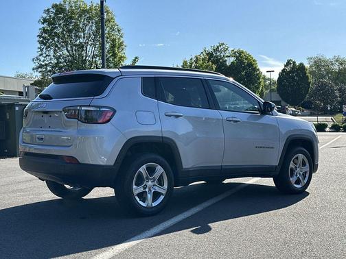 Silver Zynith Metallic Clearcoat 2024 Jeep Compass Latitude