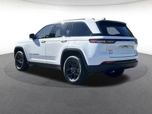 Bright White Clearcoat 2025 Jeep Grand Cherokee Altitude