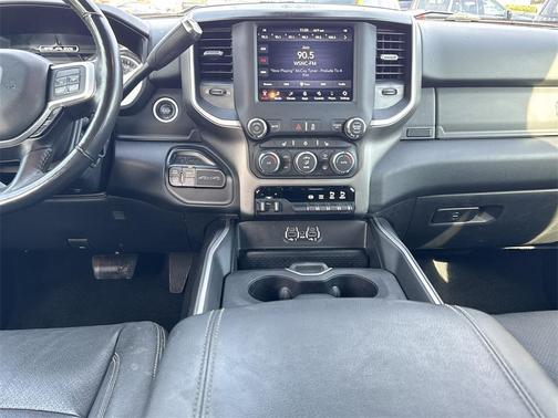 2020 RAM 3500 Big Horn Crew Cab 4x4 8' Box