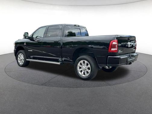 Diamond Black Crystal Pearlcoat 2023 RAM 2500 Laramie Crew Cab 4x4 6'4' Box