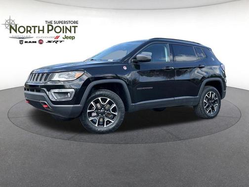 Diamond Black Crystal Pearlcoat 2020 Jeep Compass Trailhawk
