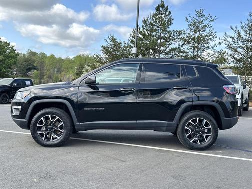 Diamond Black Crystal Pearlcoat 2020 Jeep Compass Trailhawk