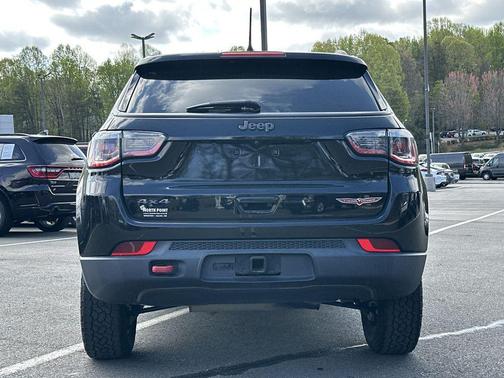 Diamond Black Crystal Pearlcoat 2020 Jeep Compass Trailhawk