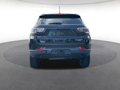 Diamond Black Crystal Pearlcoat 2020 Jeep Compass Trailhawk