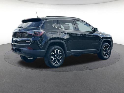 Diamond Black Crystal Pearlcoat 2020 Jeep Compass Trailhawk