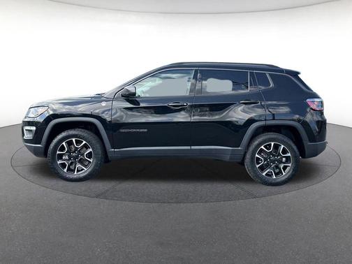 Diamond Black Crystal Pearlcoat 2020 Jeep Compass Trailhawk