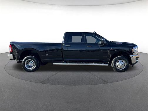 2024 RAM 3500 Tradesman Crew Cab 4x4 8' Box