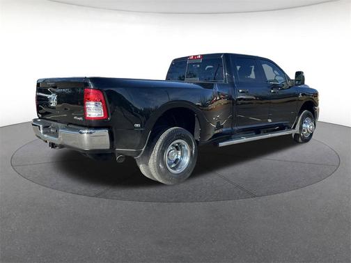 2024 RAM 3500 Tradesman Crew Cab 4x4 8' Box