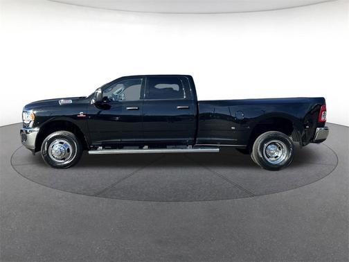 2024 RAM 3500 Tradesman Crew Cab 4x4 8' Box