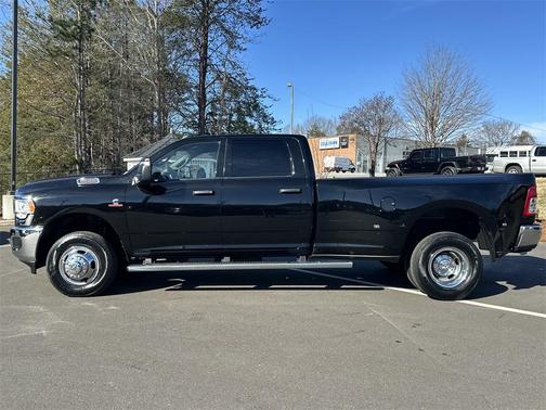 2024 RAM 3500 Tradesman Crew Cab 4x4 8' Box