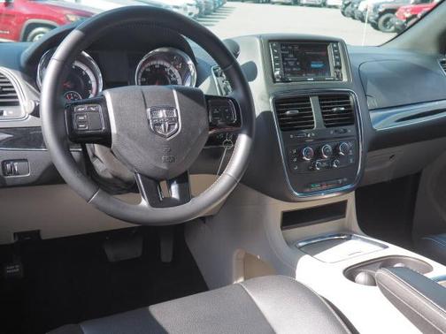 White Knuckle Clearcoat 2019 Dodge Grand Caravan SXT