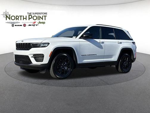 Bright White Clearcoat 2025 Jeep Grand Cherokee Altitude