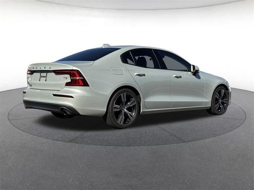 2019 Volvo S60 T5 Momentum