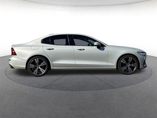 2019 Volvo S60 T5 Momentum