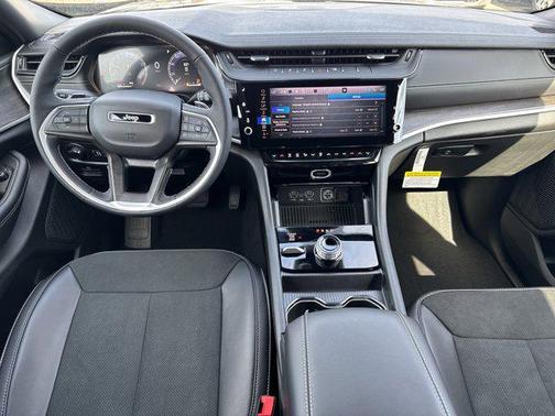 2026 Jeep Grand Cherokee Altitude