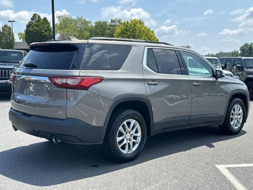 Pepperdust Metallic 2019 Chevrolet Traverse LT Cloth