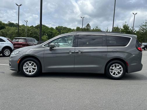 Ceramic Gray Clearcoat 2022 Chrysler Pacifica Touring L