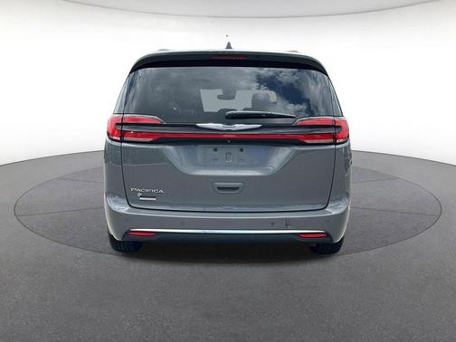 Ceramic Gray Clearcoat 2022 Chrysler Pacifica Touring L